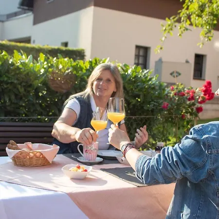 Frühstückspension 73 - Helga Bartos Tiebitsch