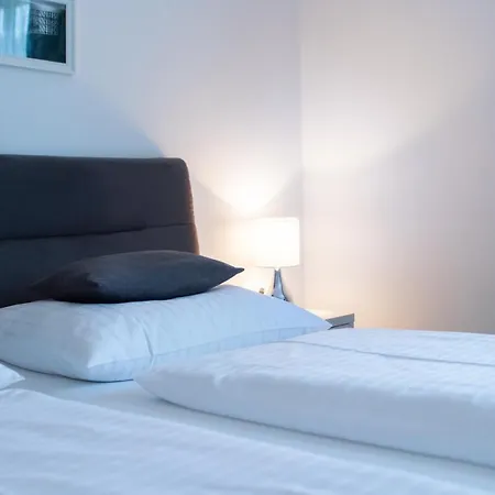 73 - Helga Bartos 3*