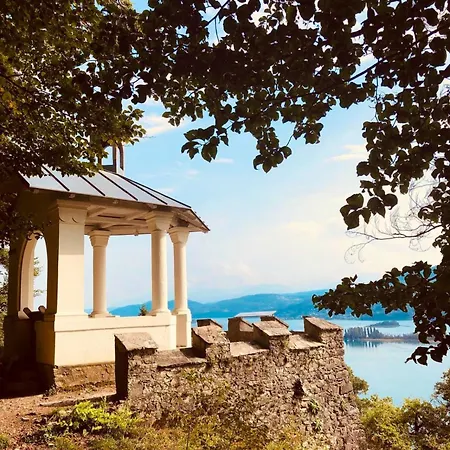 Oda ve Kahvaltı 73 - Helga Bartos